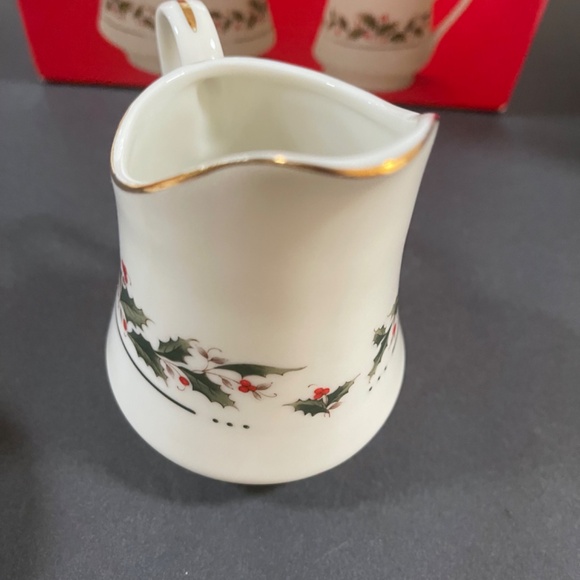 VTG Bradlees Porcelain Ware 5” Sugar + Creamer Set Holly Yuletide Original Box - Picture 6 of 7